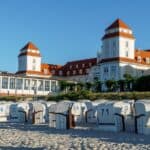 kurhaus, binz, beach chair, rügen island, beach, baltic sea, island, seaside resort, sun, nature, summer, mecklenburg western pomerania, beach promenade, to reprimand, sea