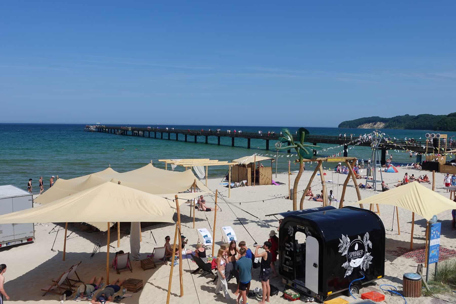 Binzer Strand Seebrücke Sonnensegel Kreidefelsen Food-Truck Strandleben Ostsee